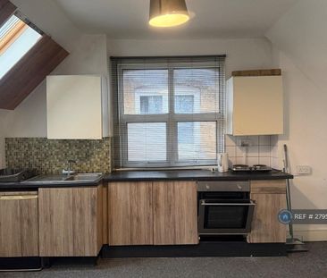 1 bedroom in a house share to rent - Photo 4