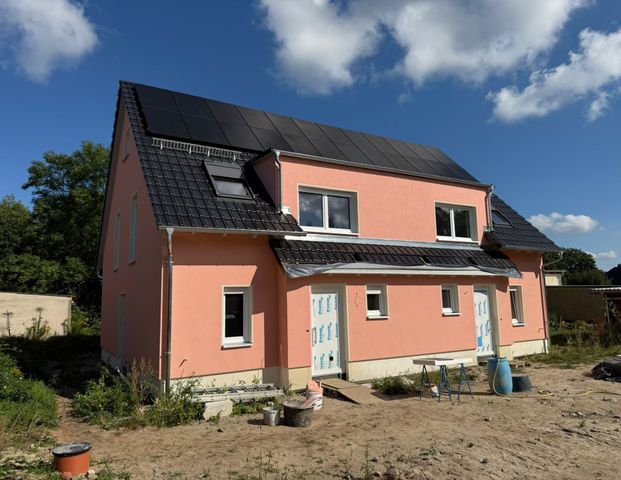 Neubau Doppelhaushälfte mit Einbauküche und Solar in bester Wohnlage von Cottbus/Branitz - Foto 1