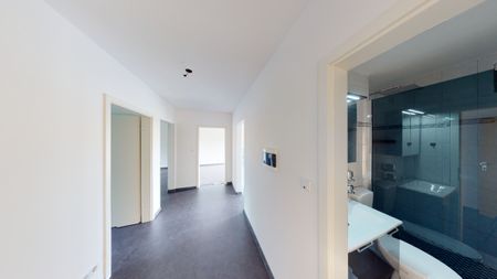 Modernisierte u. renovierte 3-Zi.-Wohnung mit Wintergarten-Balkon, Einbauküche u ... - Photo 3