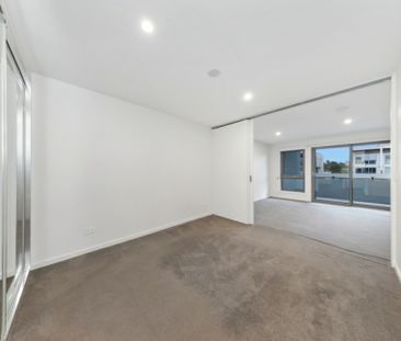 Modern One-Bedroom Apartment - Photo 4