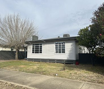 COMFORTABLE HOME WITH A GREAT SHED - Photo 2