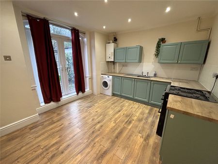 York Crescent, Aldershot, Hampshire, GU11 - Photo 3