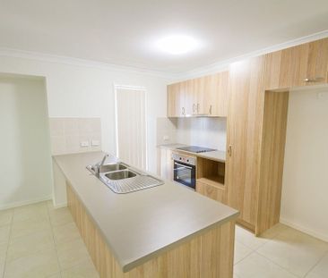 Modern & Low-Maintenance Duplex in Prime Brassall Location ($500/we... - Photo 6