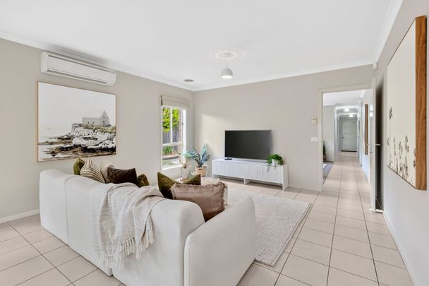 Spacious 5 Bedroom Family Home - Photo 1