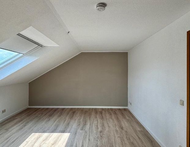 Haan Zentrum - Fußgängerzone! Großzügige Dachgeschosswohnung mit 2,5 Zimmern! - Photo 1