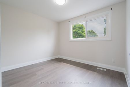 For Lease - 36 Blueridge Square, Brampton, Ontario - Photo 5