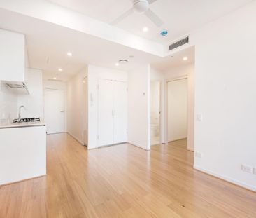 SPACIOUS ONE BEDROOM APARTMENT WITH STUDY IN NEWSTEAD! - Photo 2