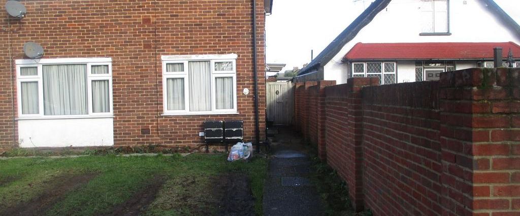2 bedroom maisonette to rent - Photo 1