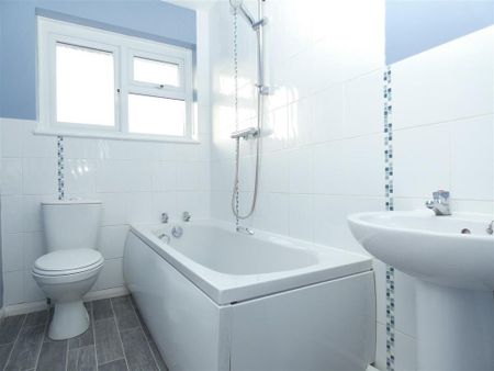 2 bedroom end of terrace house to rent - Photo 5