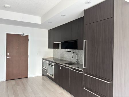 For Lease - 117 McMahon Drive Unit# 3805, Toronto, Ontario - Photo 5