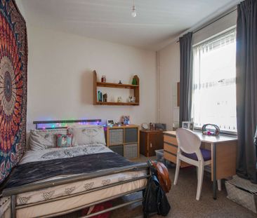 Ideal location for all Universities! - Photo 4