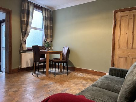 2 Bed Terraced House, Oval Rd, CR0 - Photo 2