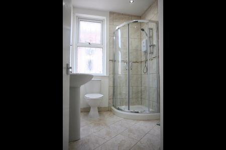 6 Bed Semi-Detached House, Salisbury Road, L15 - Photo 5