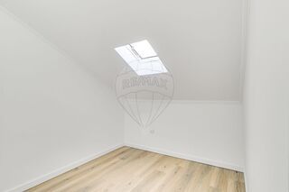 Apartment 3 bedrooms Renovated Santa Catarina Lisboa for rent - kitchen, river view - Photo 1