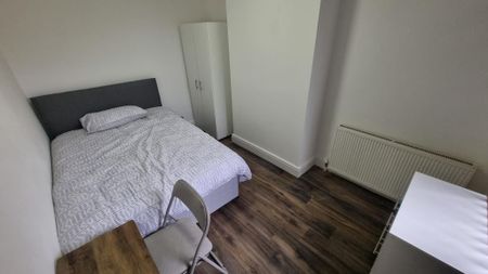 4 bedroom terraced house to rent - Photo 2