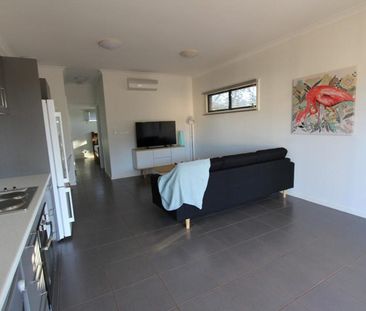 FURNISHED 1x1 - Well Located + Low Maintenance - Photo 3