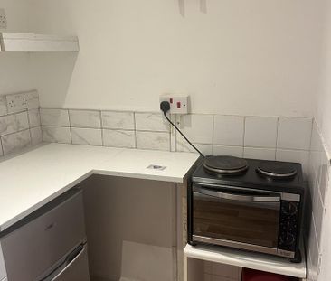 Studio to rent - Photo 2