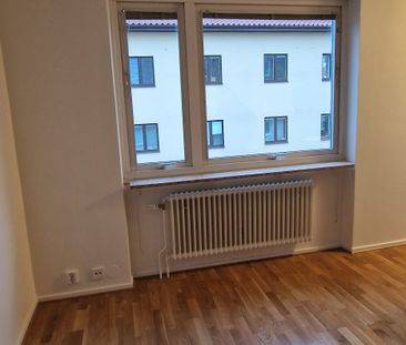 Östra Stallmästaregatan 12 - Photo 1