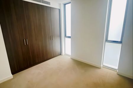 2 bed 2 bath - Photo 2