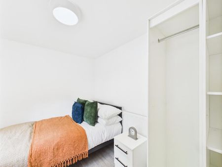 2 bedroom flat to rent - Photo 2