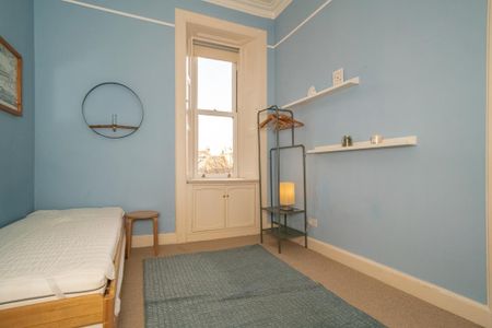 3 bedroom flat to rent - Photo 4