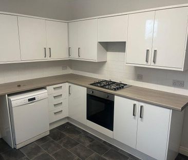4 bedroom terraced house to rent - Photo 2