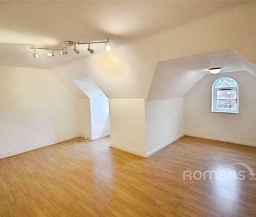 Upton Park, Slough, SL1 - Photo 2