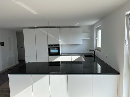 Moderne 4,5-Zimmer Dachgeschosswohnung mit Smart-Home und Einbauküche - Photo 2