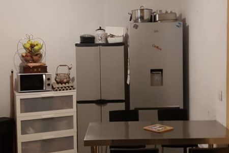 APPARTEMENT T3 EN DUPLEX AVEC COUR ET STATIONNEMENT - Photo 2