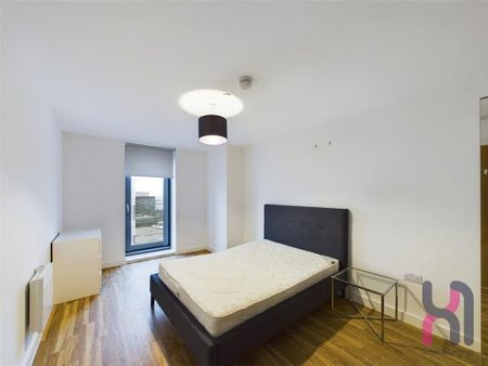 3 bedroom flat to rent - Photo 3