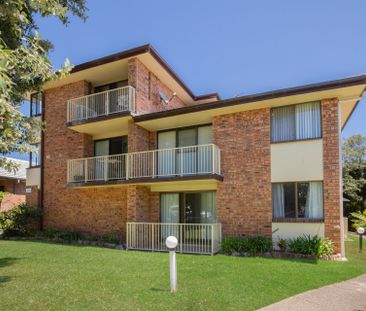 Tidy 2 Bedroom with Air Conditioning - Photo 4