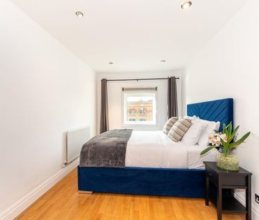 2 Bed Flat, Warren House, W14 - Photo 2