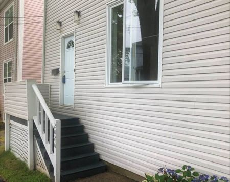 Kline - 1 Bedroom Main Floor Flat off Quinpool! - Photo 2