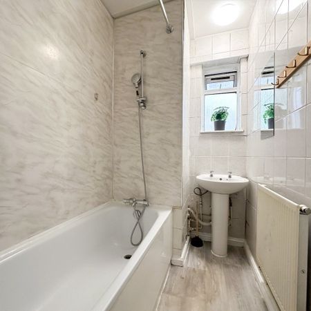 Room in a Shared Flat, Templar House, NW2 - Photo 3