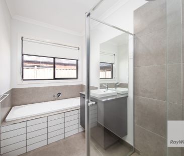 Spacious 4-Bedroom Family Home with Modern Comforts - Photo 5