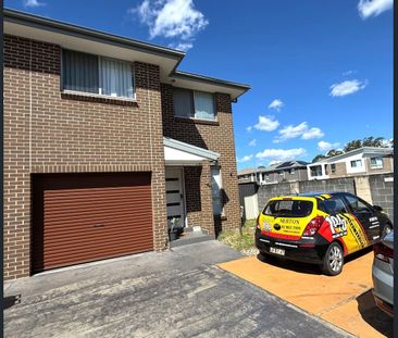 FIVE BEDROOM TOWNHOUSE - CALL ASAP - Photo 4