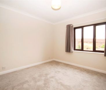 Cotts Wood Drive, Guildford - Photo 1