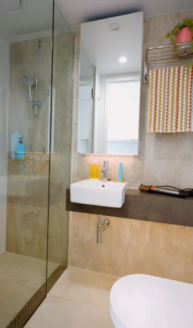 Ultra Studio(Double Bed with Balcony and Lounge) - Photo 4