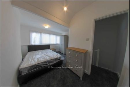 4 Bedroom Houses Kirkstall - Photo 3