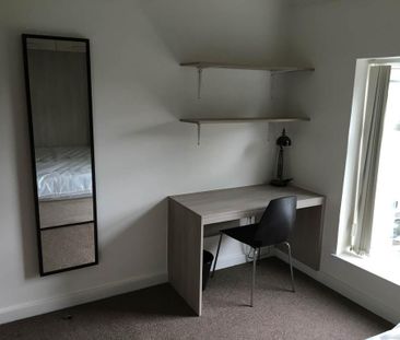 3 bedroom flat to rent - Photo 5