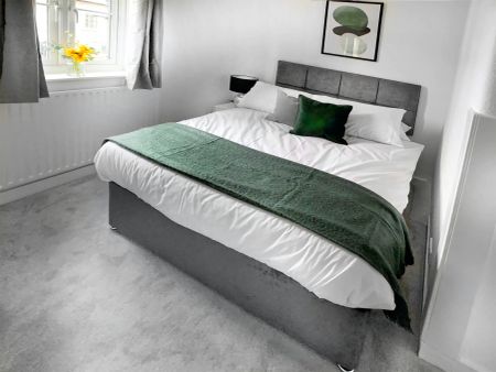 2 Bed, House - Photo 3