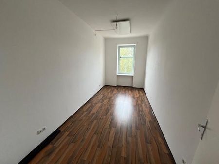 PROVISIONSFREI – Jakomini – 68m² – 2 Zimmer – extra Küche – Balkon – neuwertig - Photo 4