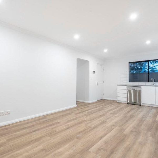 MODERN 2 BEDROOM AND 2 BATHROOM UNIT IN GREAT LOCATION - Photo 1