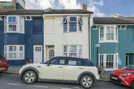 4 bedroom terraced house to rent - Photo 3