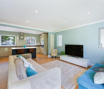 4 bedroom bungalow to rent - Photo 4