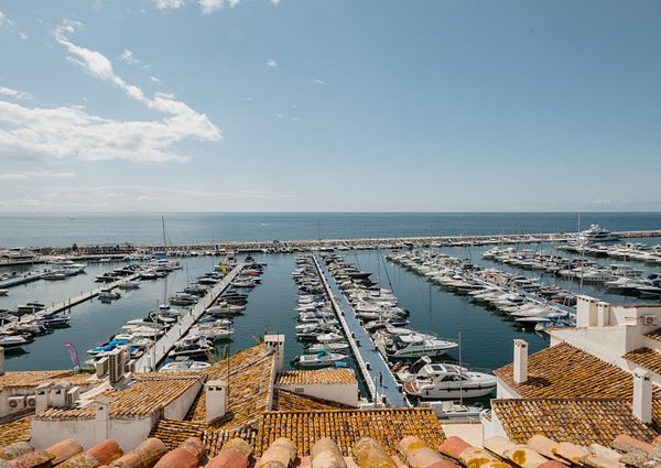 Penthouse in Puerto Banus with sea and Puerto Deportivo views