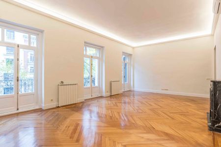 2 bedroom luxury Flat for rent in Madrid, Autonomous Region of Madrid - Photo 3