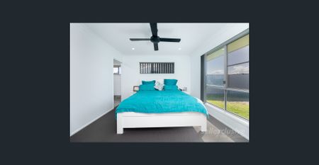 A Bongaree Family Home in a prime position Awaiting its new Occupants ! - Photo 4