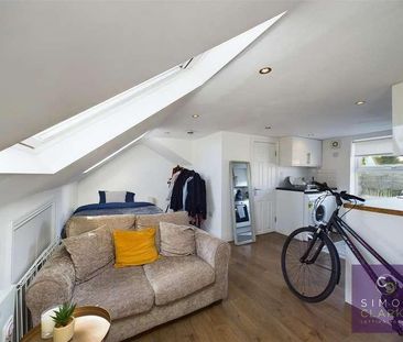 High Road, North Finchley, (inc W/rates), N12 - Photo 1