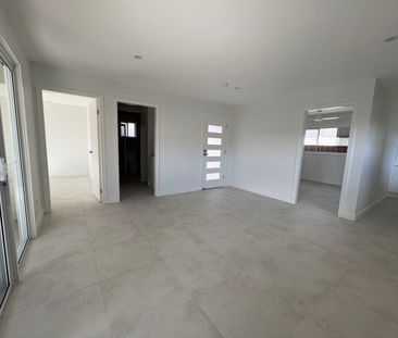 Beautiful, brand new 2 bedroom granny flat - Photo 1